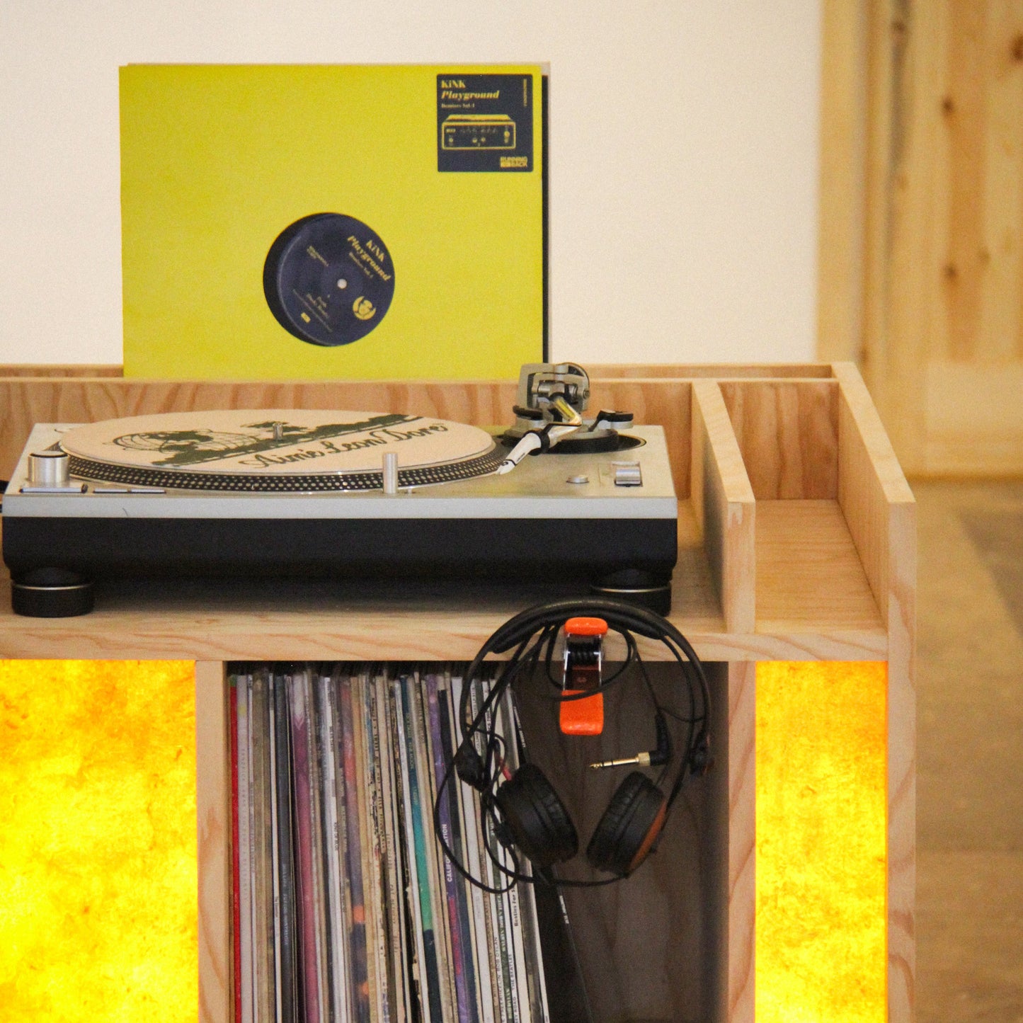 [MUSICAL FURNITURE 001]
