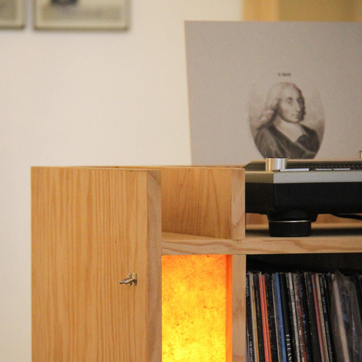 [MUSICAL FURNITURE 001]
