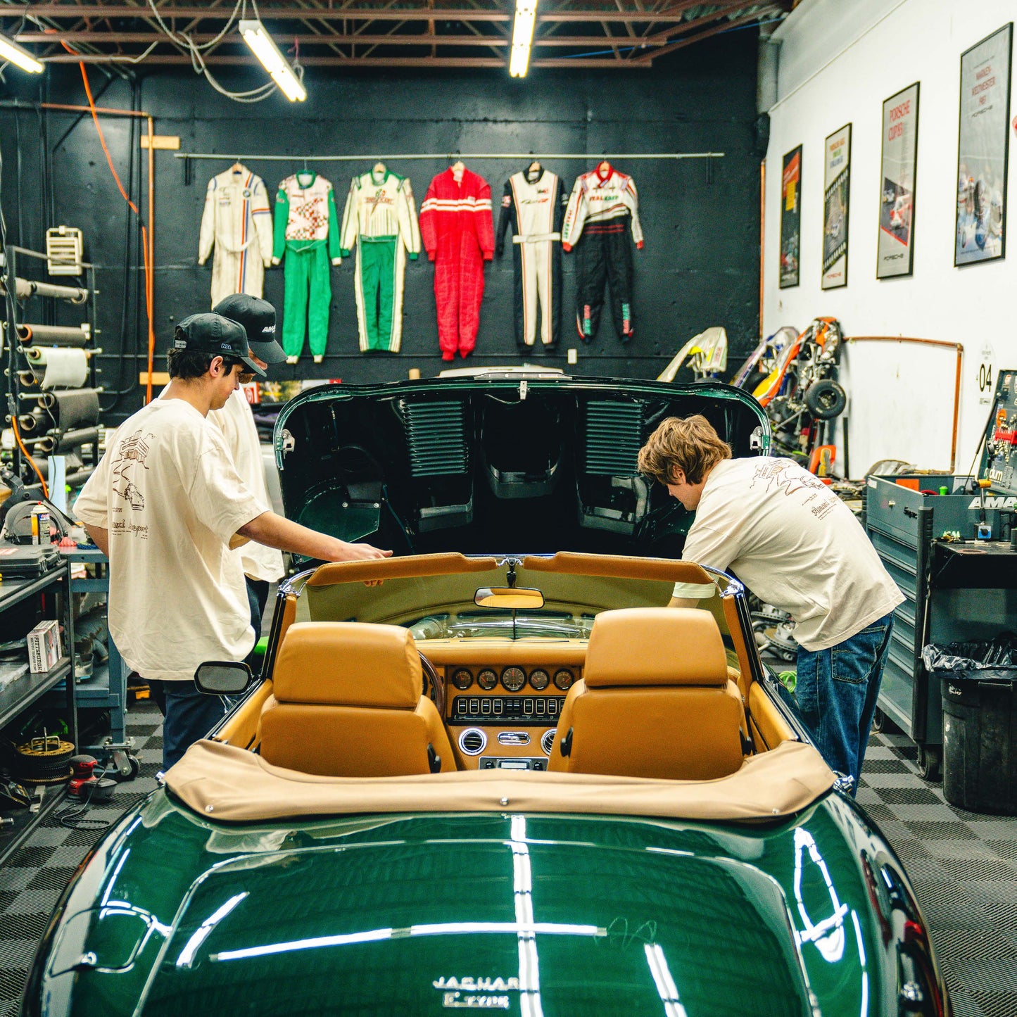 [CAPPUCCINO CRUISE CONTROL TEE]