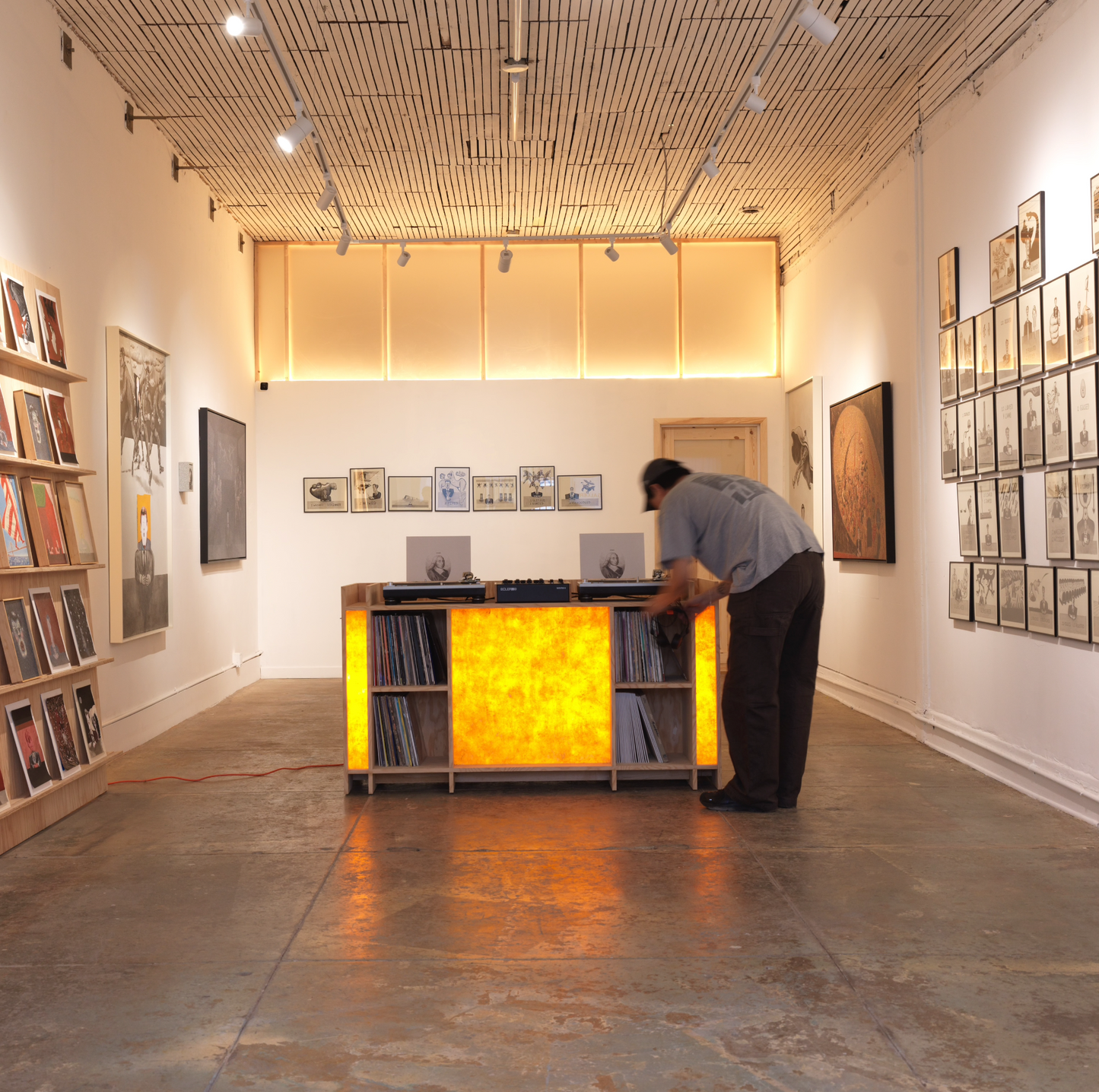[MUSICAL FURNITURE 001]